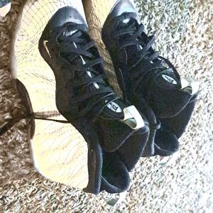 White and black foam posits